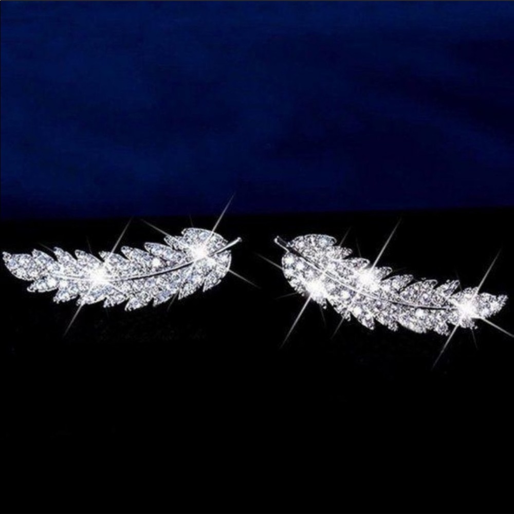NEW 18K White Gold Diamond Marquis Leaf Earrings - Picture 4 of 5